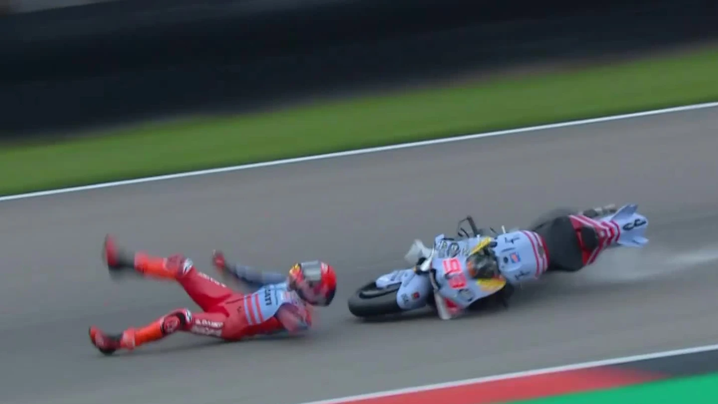 Marc Márquez, al suelo Marc Márquez, al suelo