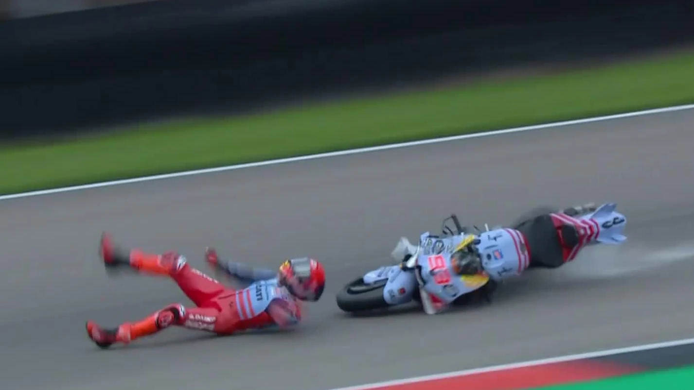 Marc Márquez, al suelo