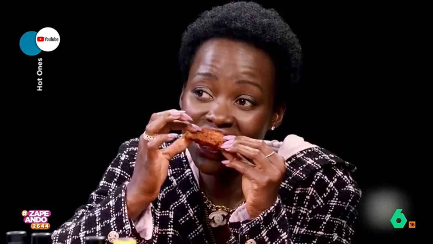 La 'llorera' de Lupita Nyong'o por culpa de unas alitas picantes: "Simplemente estoy triste" La actriz fue una de las invitadas de 'Hot Ones', un programa de entrevistas en el que comen alitas con salsas picantes.