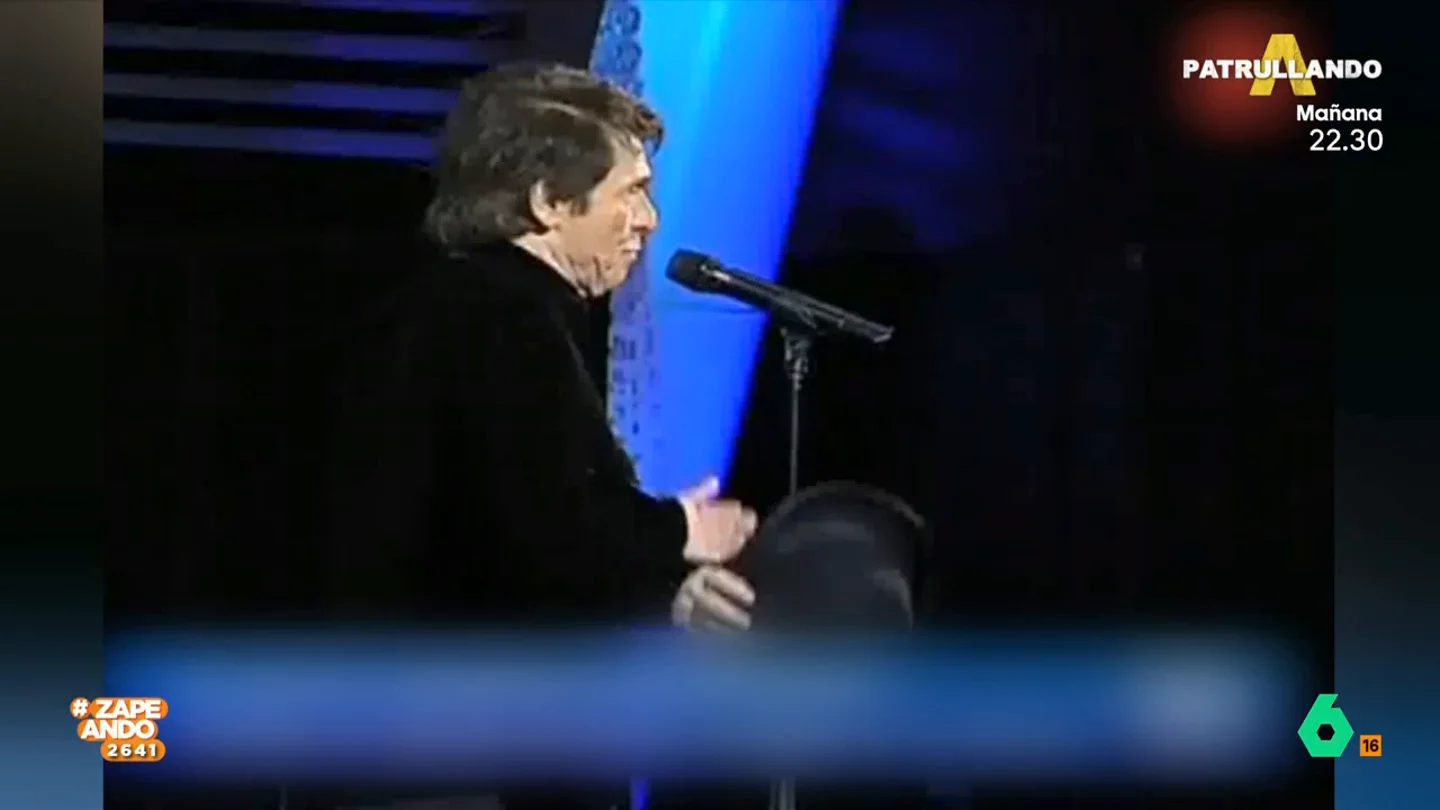 Así fue el 'accidente' que sufrió Raphael en pleno concierto y por el que se dejó "más que la piel" Víctor Elías visita Zapeando para mostrar cómo, en algunas ocasiones, los conciertos se pueden torcer por culpa de los sucesos más extraños: desde un fallo de playback hasta una caída indeseada.