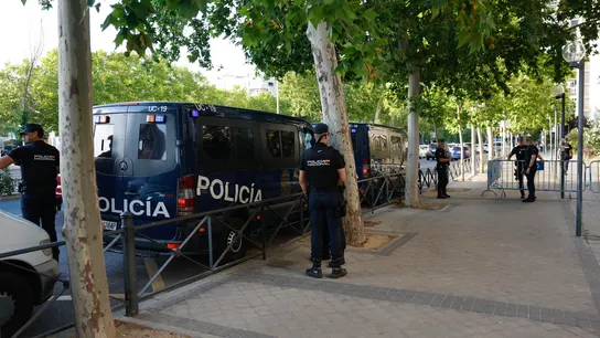 Dispositivo policial en las inmediaciones de los Juzgados de Plaza de Castilla ante la declaración judicial de Begoña Gómez. Dispositivo policial en las inmediaciones de los Juzgados de Plaza de Castilla ante la declaración judicial de Begoña Gómez.