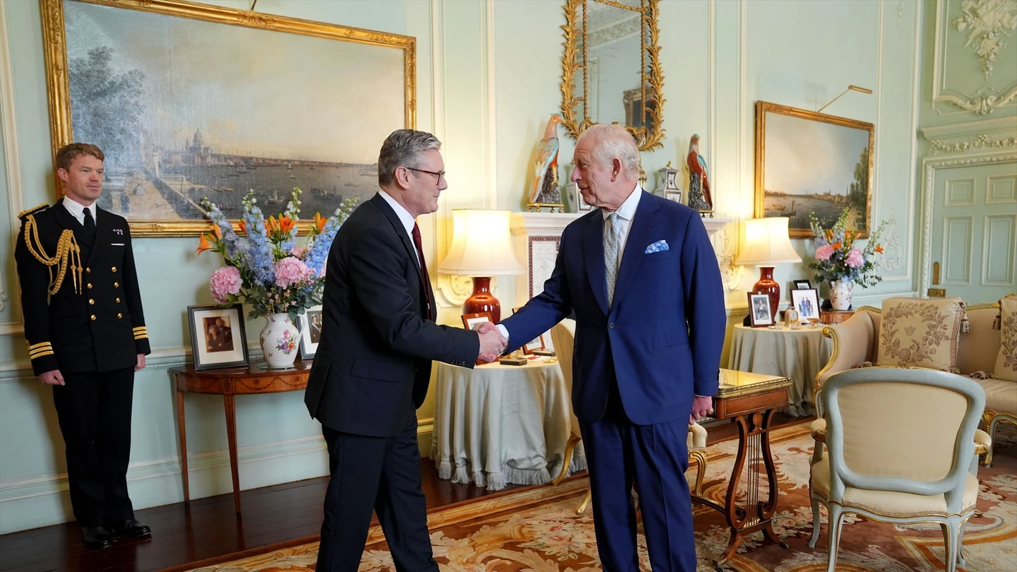 El rey Carlos III recibe al nuevo primer ministro del Reino Unido, el laborista Keir Starmer El rey Carlos III recibe al nuevo primer ministro del Reino Unido, el laborista Keir Starmer