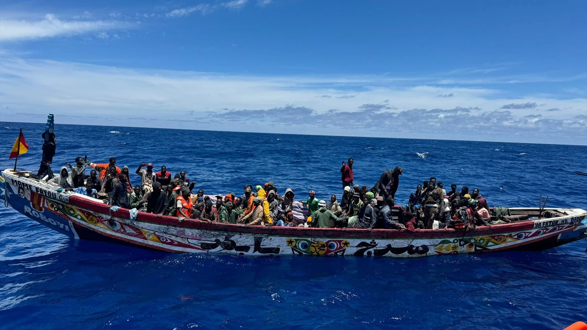 Cayuco localizado en aguas próximas a El Hierro en junio de 2024.