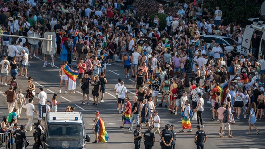 Varios agentes y una furgoneta de Policía Nacional durante la manifestación del Orgullo LGTBI+ 2023, desde Casa de América, a 1 de julio de 2023, en Madrid (España). Varios agentes y una furgoneta de Policía Nacional durante la manifestación del Orgullo LGTBI+ 2023, desde Casa de América, a 1 de julio de 2023, en Madrid (España).