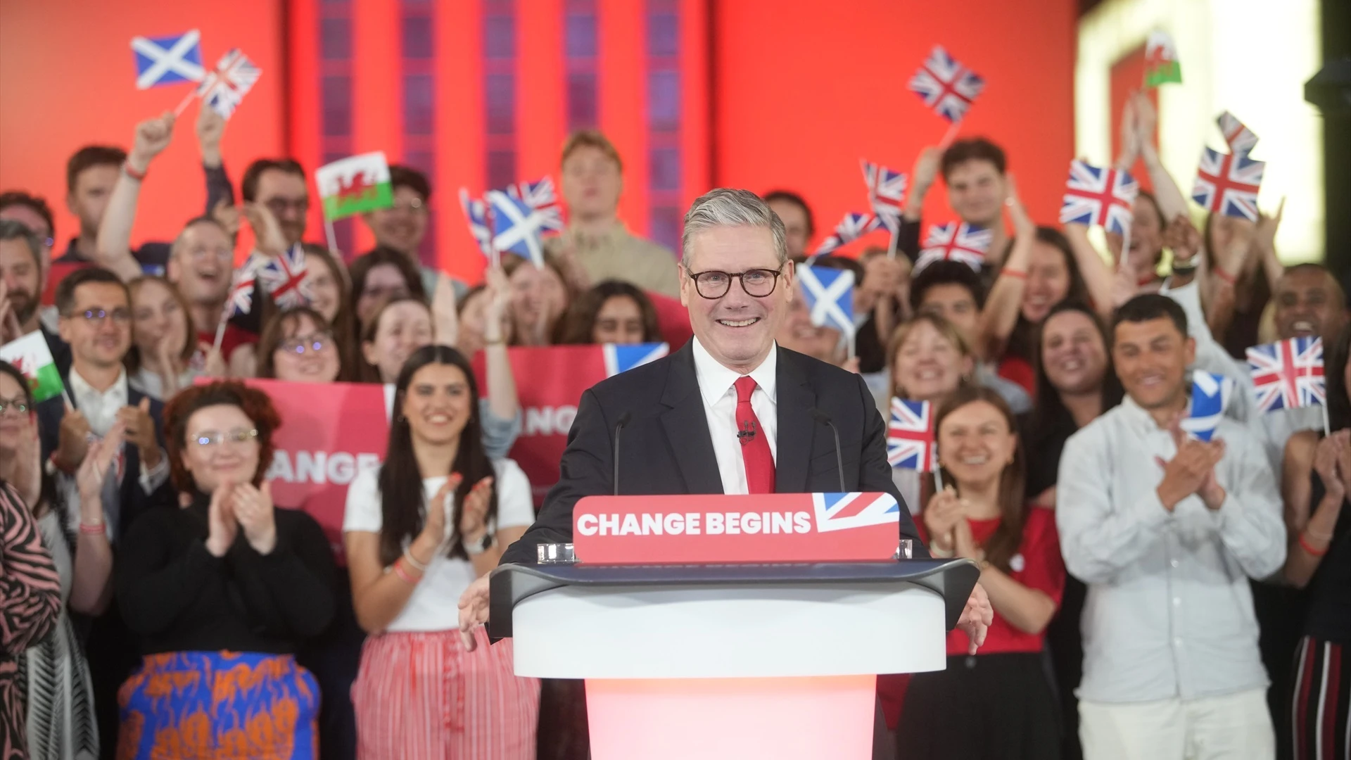 El nuevo primer ministro electo del Reino Unido, Keir Starmer, comparece tras conocerse los primeros resultados