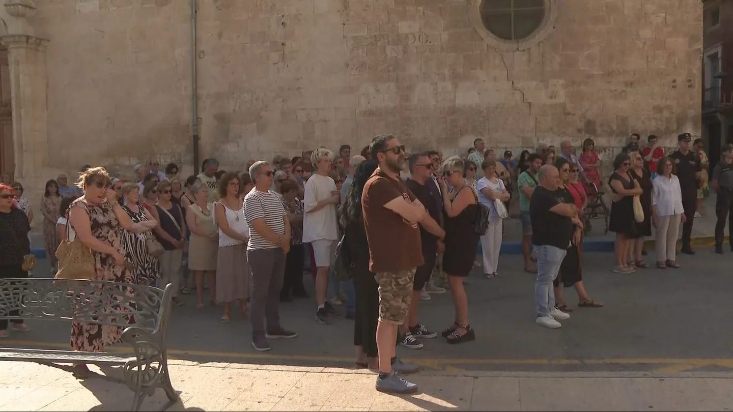 Minuto de silencio en Villena, Alicante, por el asesinato machista de Rosi Minuto de silencio en Villena, Alicante, por el asesinato machista de Rosi