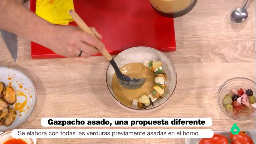 Carlos Maldonado cocina gazpacho asado