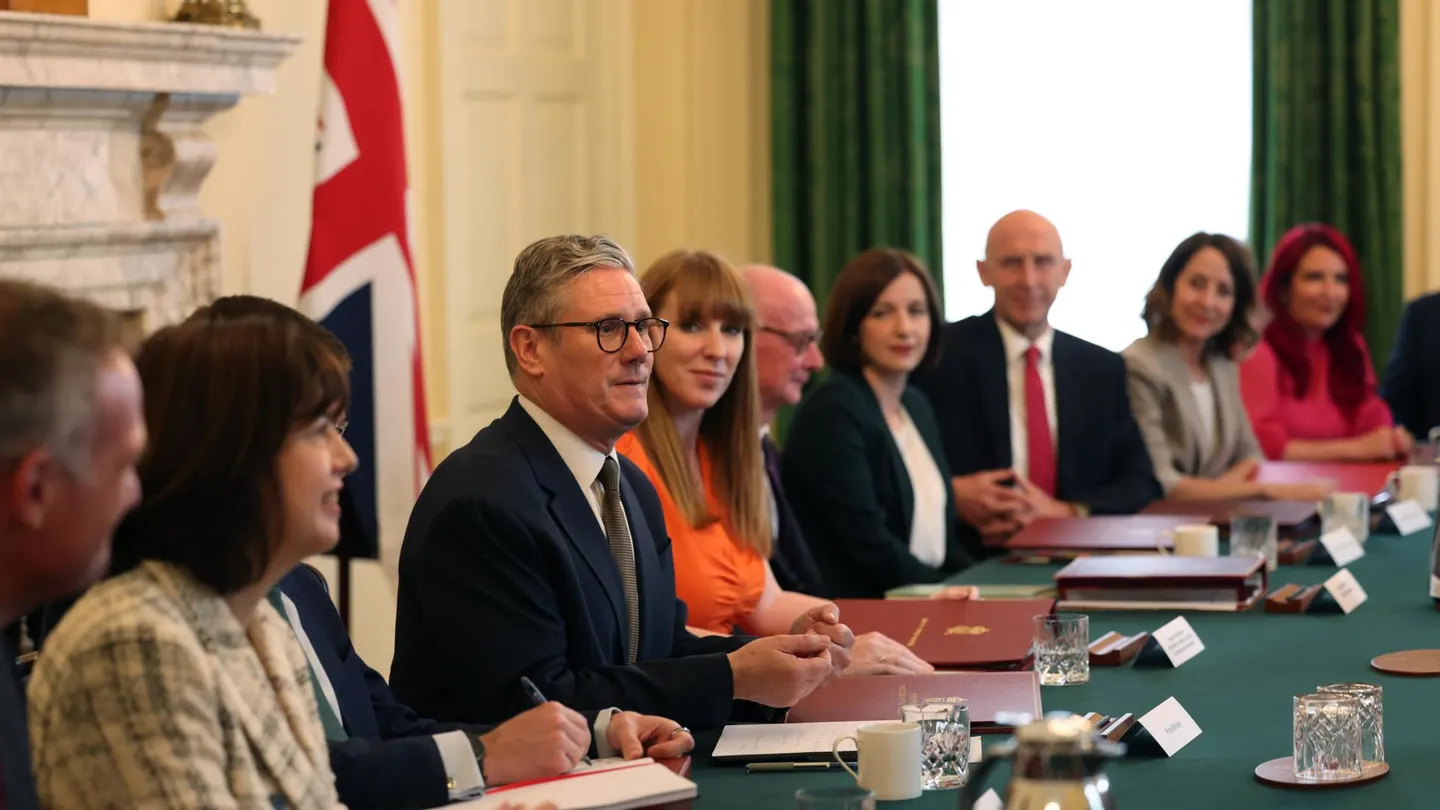 El primer ministro británico, Keir Starmer, durante la primera reunión de su gabinete. El primer ministro británico, Keir Starmer, durante la primera reunión de su gabinete.