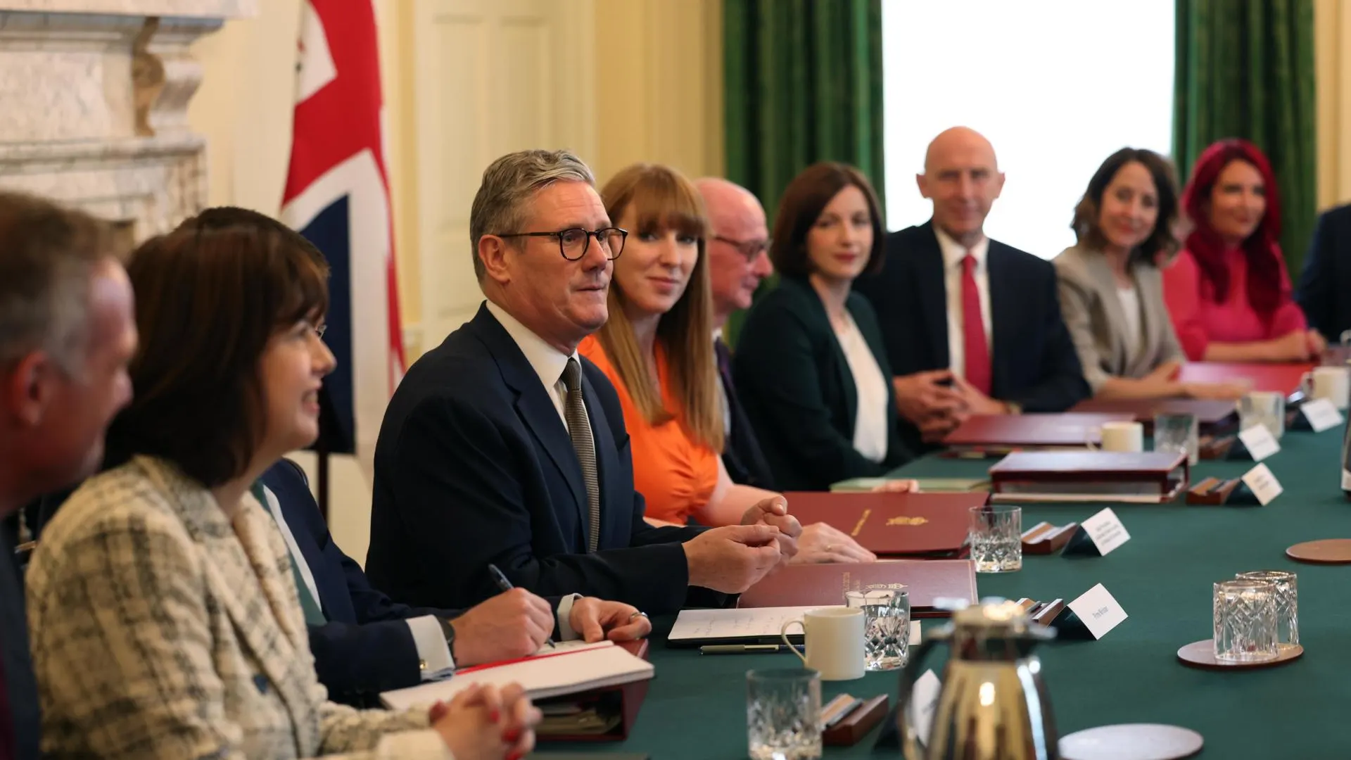 El primer ministro británico, Keir Starmer, durante la primera reunión de su gabinete. 