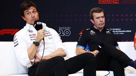 Toto Wolff, con Bruno Famin, jefe de Alpine Toto Wolff, con Bruno Famin, jefe de Alpine