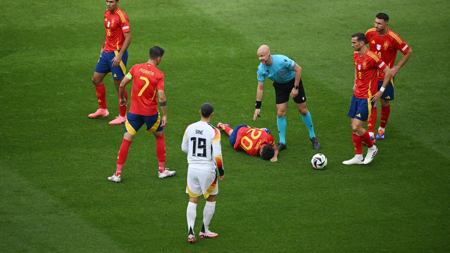 Pedri, lesionado en el partido ante Alemania Pedri, lesionado en el partido ante Alemania