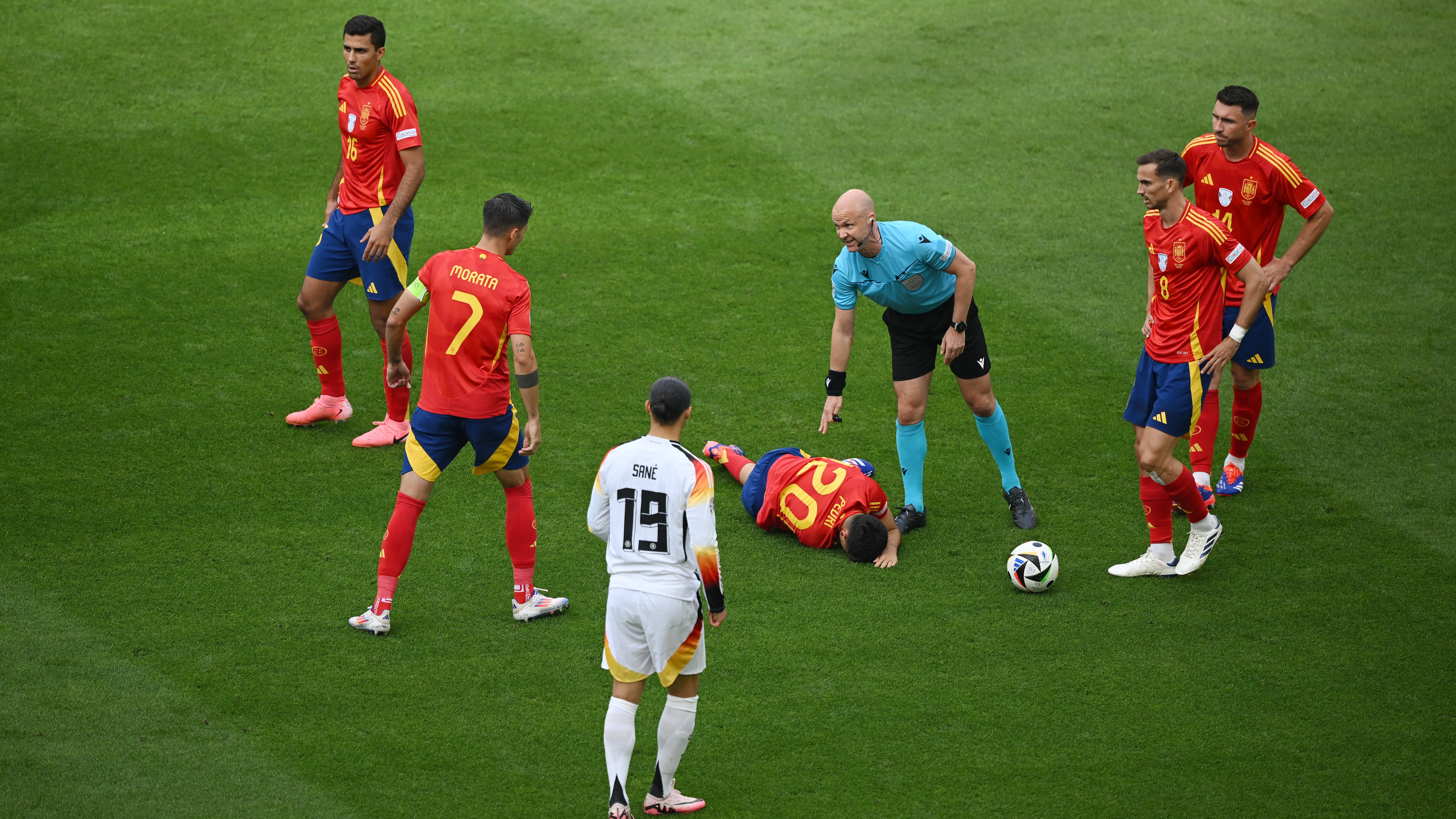 Pedri, lesionado en el partido ante Alemania