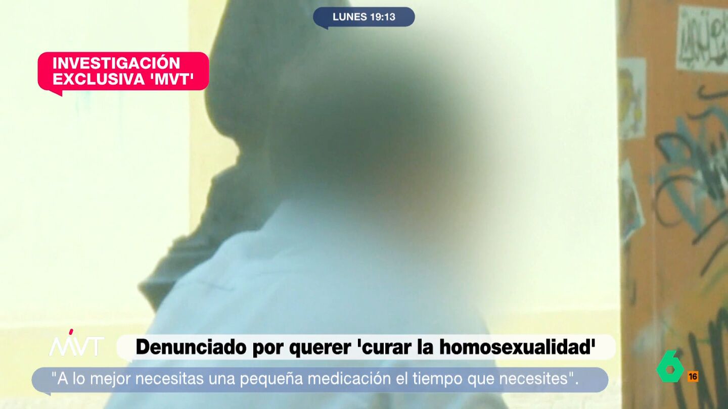 "La proyecci&oacute;n por el mismo sexo muchas veces va asociada a la obsesividad y la compulsividad", defiende este hombre con el que Tor&aacute; consigue hablar en este v&iacute;deo y que incluso llega a ofrecerle medicaci&oacute;n: "Llamas y te hacen una receta".