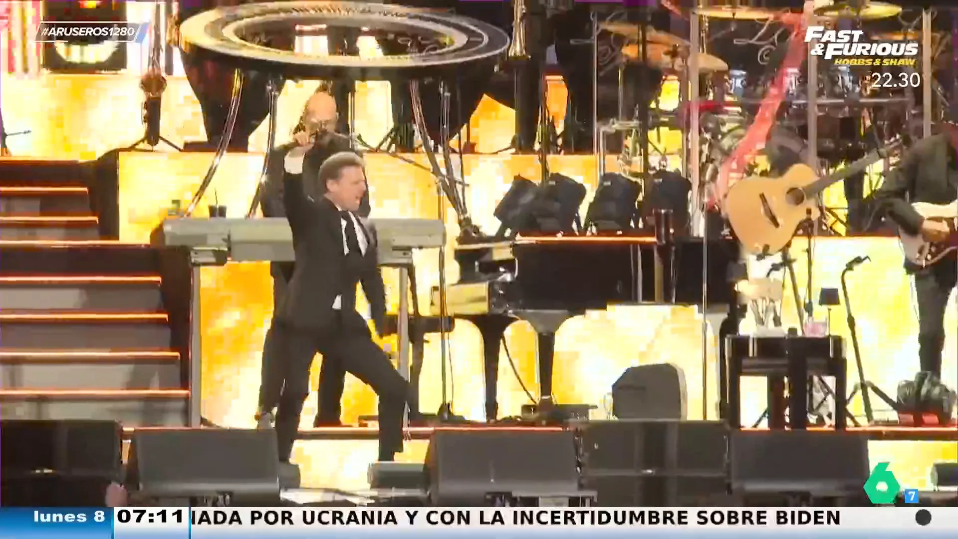 Luis Miguel reúne a 100.000 personas en su 'doblete' en el Bernabéu pero no se escapa de las criticas