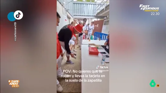 El curioso truco de un joven para no perder la tarjeta de crédito en mitad de los Sanfermines El curioso truco de un joven para no perder la tarjeta de crédito en mitad de los Sanfermines