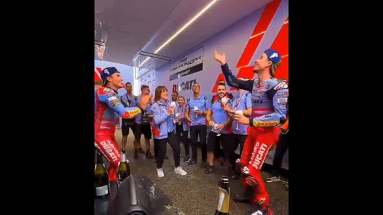 Celebración de Gresini por el podio de Alex Márquez y Marc Márquez Celebración de Gresini por el podio de Alex Márquez y Marc Márquez