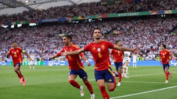 La celebración de Mikel Merino tras su gol en los cuartos de final de la Eurocopa 2024