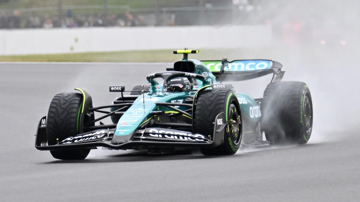 Fernando Alonso, con el Aston Martin