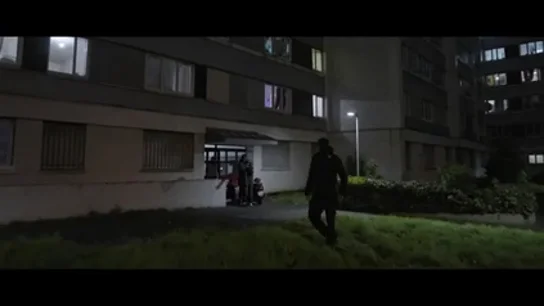Un joven cuenta la realidad de Saint-Denis a Zazza:"Si vienes a comprar droga no vas a tener problema" Un joven cuenta la realidad de Saint-Denis a Zazza:"Si vienes a comprar droga no vas a tener problema"