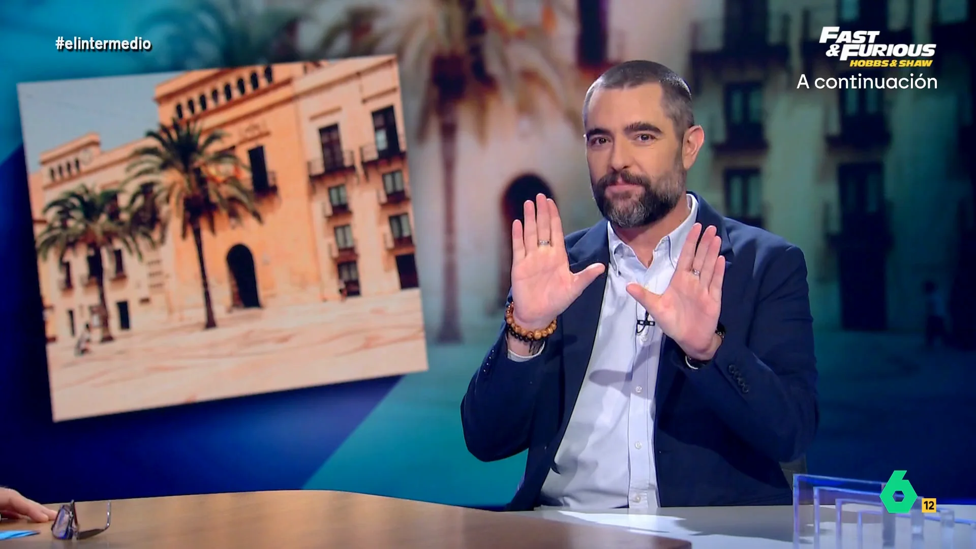 En un momento que ahora recupera El Intermedio, Dani Mateo reaccionaba en este vídeo a la noticia del concejal del PP de Elche al que su hermandad estudiaba expulsar por, supuestamente, tener relaciones íntimas bajo un paso de Semana Santa.