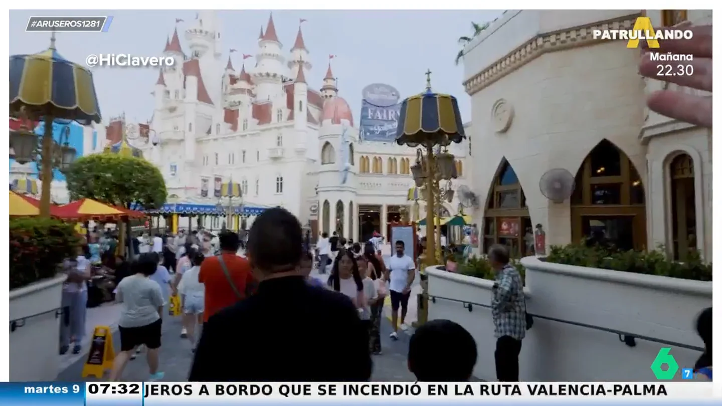 El youtuber 'Clavero' visita el reino de Sherk de Universal Studios Singapur: "¡Voy a llorar!" El youtuber 'Clavero' visita el reino de Sherk de Universal Studios Singapur: "¡Voy a llorar!"