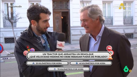 Isma Juárez somete al CEO de Acciona a la pregunta más fallada del carnet de conducir En un momento que recupera ahora El Intermedio, Isma Juárez visitó el Foro del Automovilismo, donde intentó de nuevo que Almeida le invitara a su boda e incluso preguntó a Pedro Sánchez por el Peugeot 403 con el que se recorrió España.