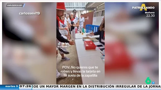 El asombroso truco de un joven para que no le roben la tarjeta durante los Sanfermines se hace viral en redes El asombroso truco de un joven para que no le roben la tarjeta durante los Sanfermines se hace viral en redes