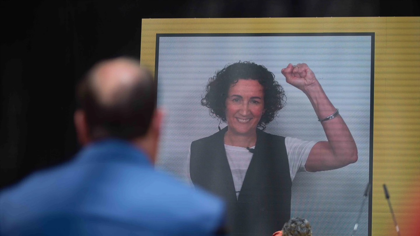 Marta Rovira se plantea volver a Cataluña esta semana y califica de "justicia poética" el archivo del caso Tsunami Marta Rovira se plantea volver a Cataluña esta semana y califica de "justicia poética" el archivo del caso Tsunami