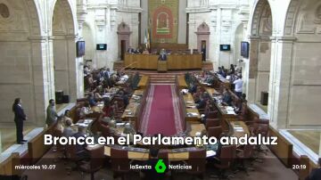 Un rifirrafe en el Parlamento Andaluz obliga a suspender el Pleno tras los gritos del PSOE de "¡qué vergüenza de gobierno!"