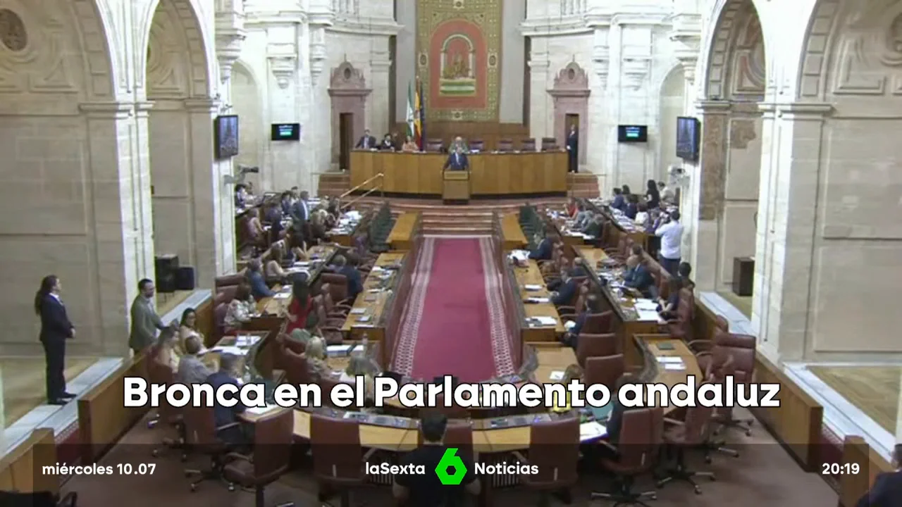 Un rifirrafe en el Parlamento Andaluz obliga a suspender el Pleno tras los gritos del PSOE de "¡qué vergüenza de gobierno!"