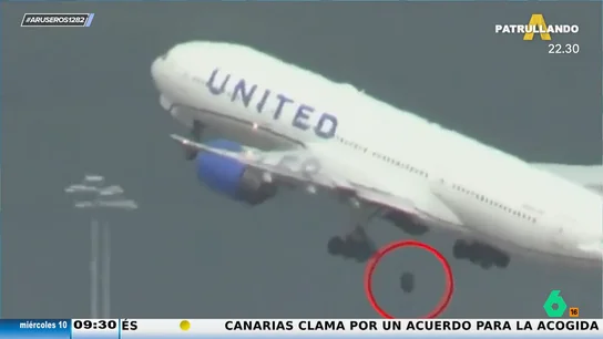 Las sorprendentes imágenes de un Boeing de United Airlines que pierde una rueda en mitad del despegue Las sorprendentes imágenes de un Boeing de United Airlines que pierde una rueda en mitad del despegue