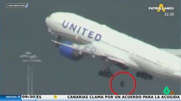 Las sorprendentes imágenes de un Boeing de United Airlines que pierde una rueda en mitad del despegue