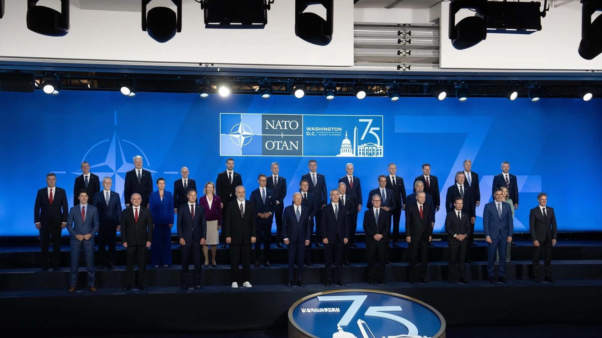 El primer ministro Justin Trudeau participa en una fotografía familiar con líderes en la Cumbre de la OTAN el miércoles 10 de julio de 2024 en Washington.