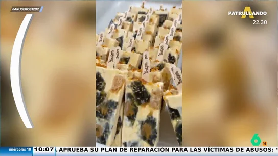 El extraño helado que elabora una cafetería tailandesa: un polo que simula la piel de lagarto El extraño helado que elabora una cafetería tailandesa: un polo que simula la piel de lagarto