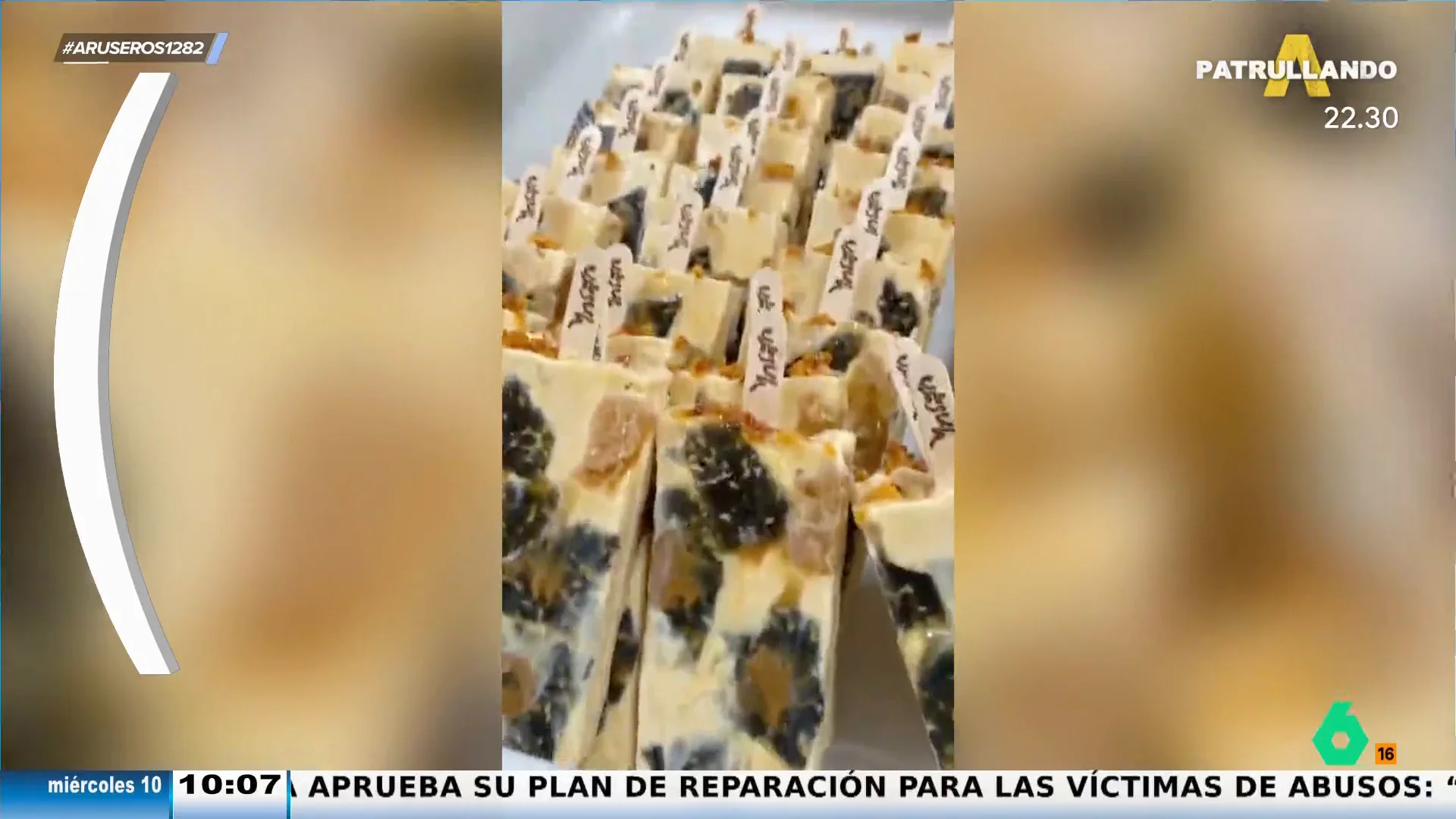 El extraño helado que elabora una cafetería tailandesa: un polo que simula la piel de lagarto