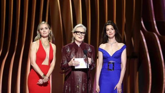 Emily Blunt, Meryl Streep y Anne Hathaway hablan en el escenario durante la 30ª edición de los Screen Actors Guild Awards en el Shrine Auditorium and Expo Hall el 24 de febrero de 2024 en Los Ángeles, California. Emily Blunt, Meryl Streep y Anne Hathaway hablan en el escenario durante la 30ª edición de los Screen Actors Guild Awards en el Shrine Auditorium and Expo Hall el 24 de febrero de 2024 en Los Ángeles, California.