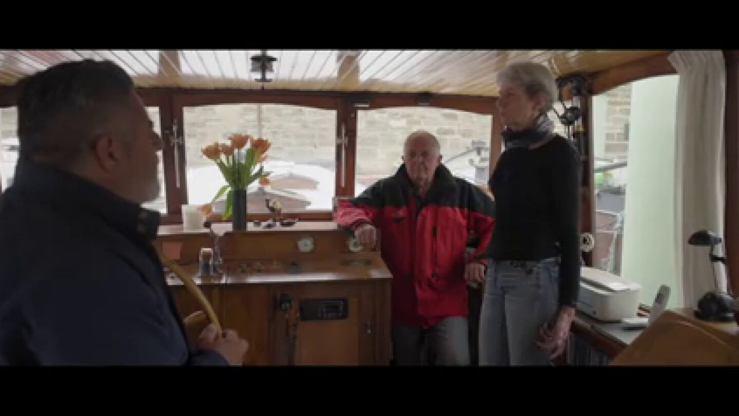 Una pareja ense&ntilde;a el barco de 400.000 euros en el que viven a Jalis de la Serna: "Sale m&aacute;s barato que un apartamento"
