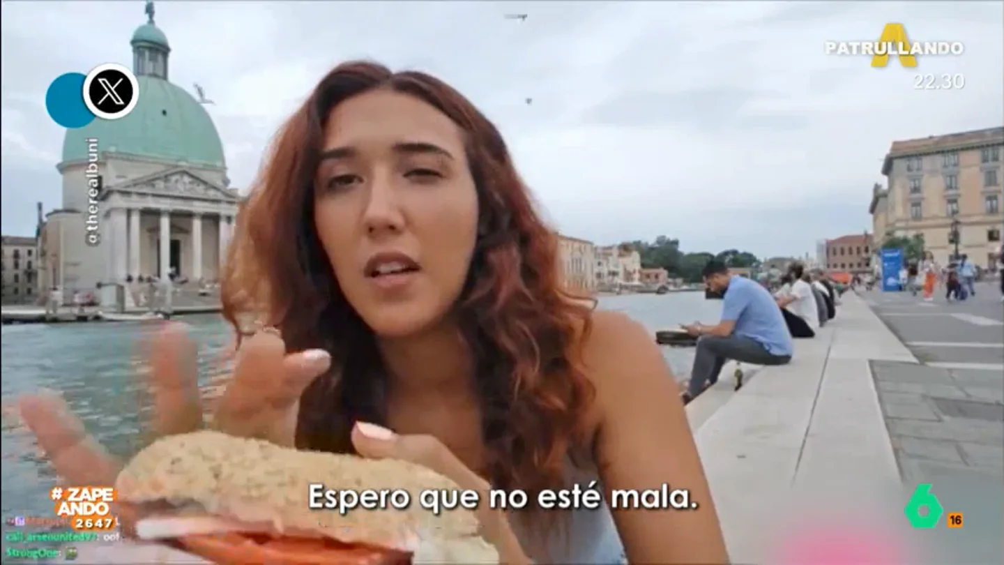 Impactante: una turista es atacada por una bandada de gaviotas en Venecia Impactante: una turista es atacada por una bandada de gaviotas en Venecia