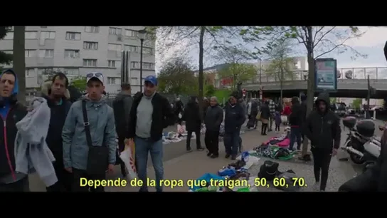 Un hombre advierte a Zazza en el mercado ilegal más grande de París: "Si viene la policía mejor salir corriendo Un hombre advierte a Zazza en el mercado ilegal más grande de París: "Si viene la policía mejor salir corriendo