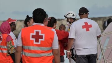 Interceptadas dos pateras con 31 personas en las costas de Benidorm y Teulada, incluyendo seis menores