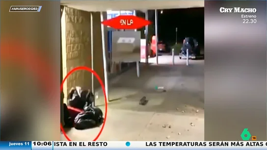 Un ladrón logra despistar a dos policías disfrazándose de bolsa de basura y las redes ríen al ver la secuencia Un ladrón logra despistar a dos policías disfrazándose de bolsa de basura y las redes ríen al ver la secuencia