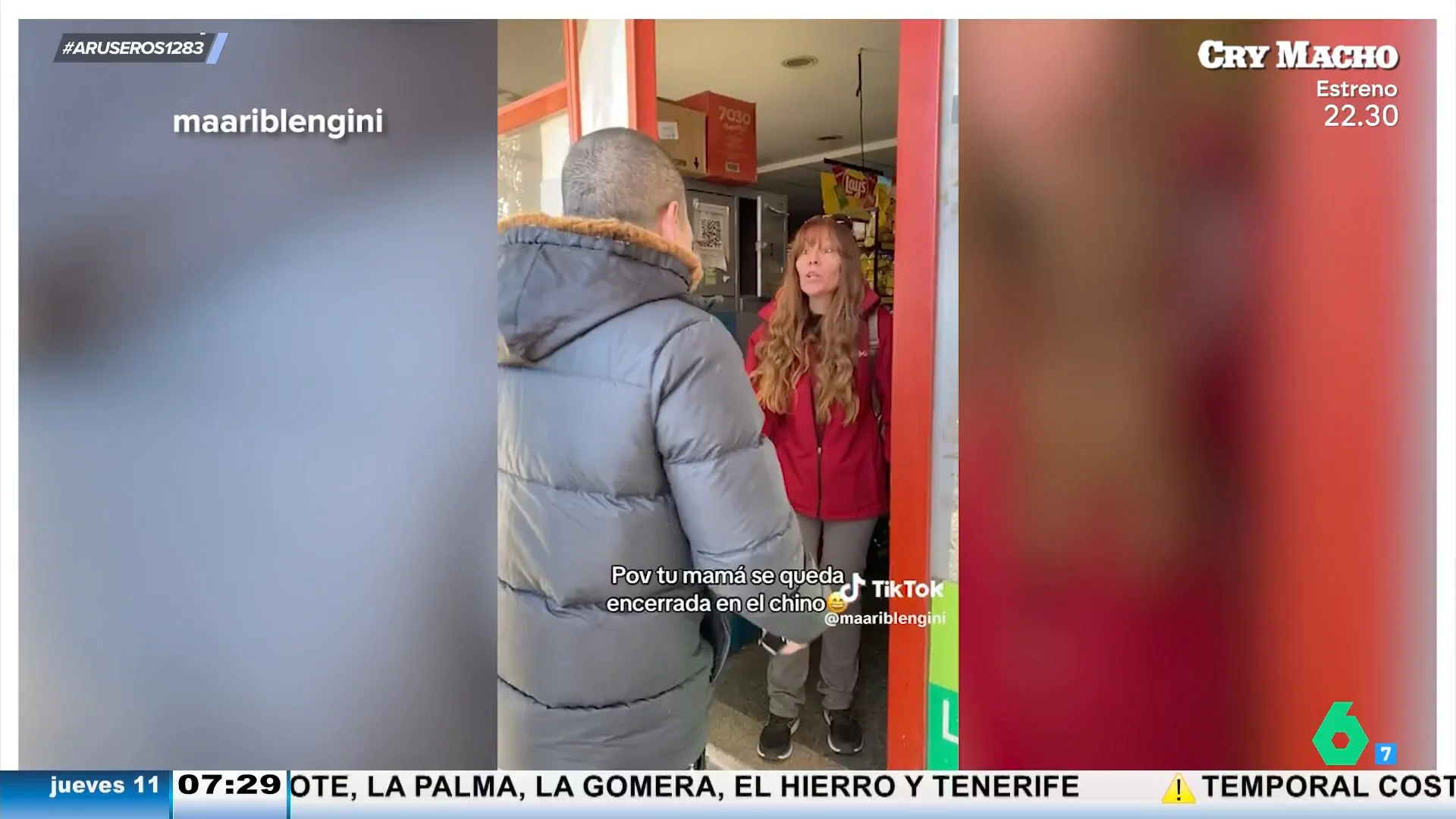 Una madre se queda encerrada tras el cierre de un bazar y su hija graba desde fuera el surrealista momento