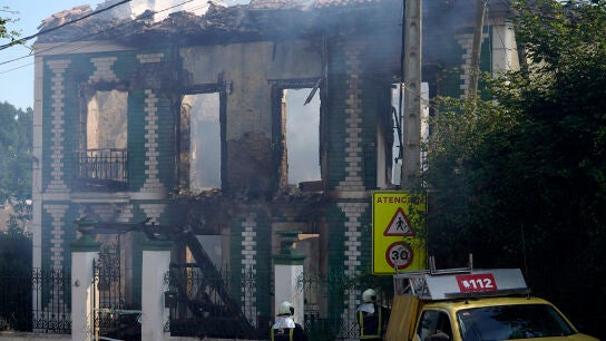 La vivienda de dos alturas ubicada en la localidad de Villademar qued&oacute; totalmente calcinada tras un incendio