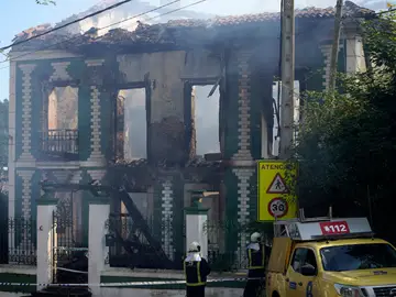 La vivienda de dos alturas ubicada en la localidad de Villademar quedó totalmente calcinada tras un incendio