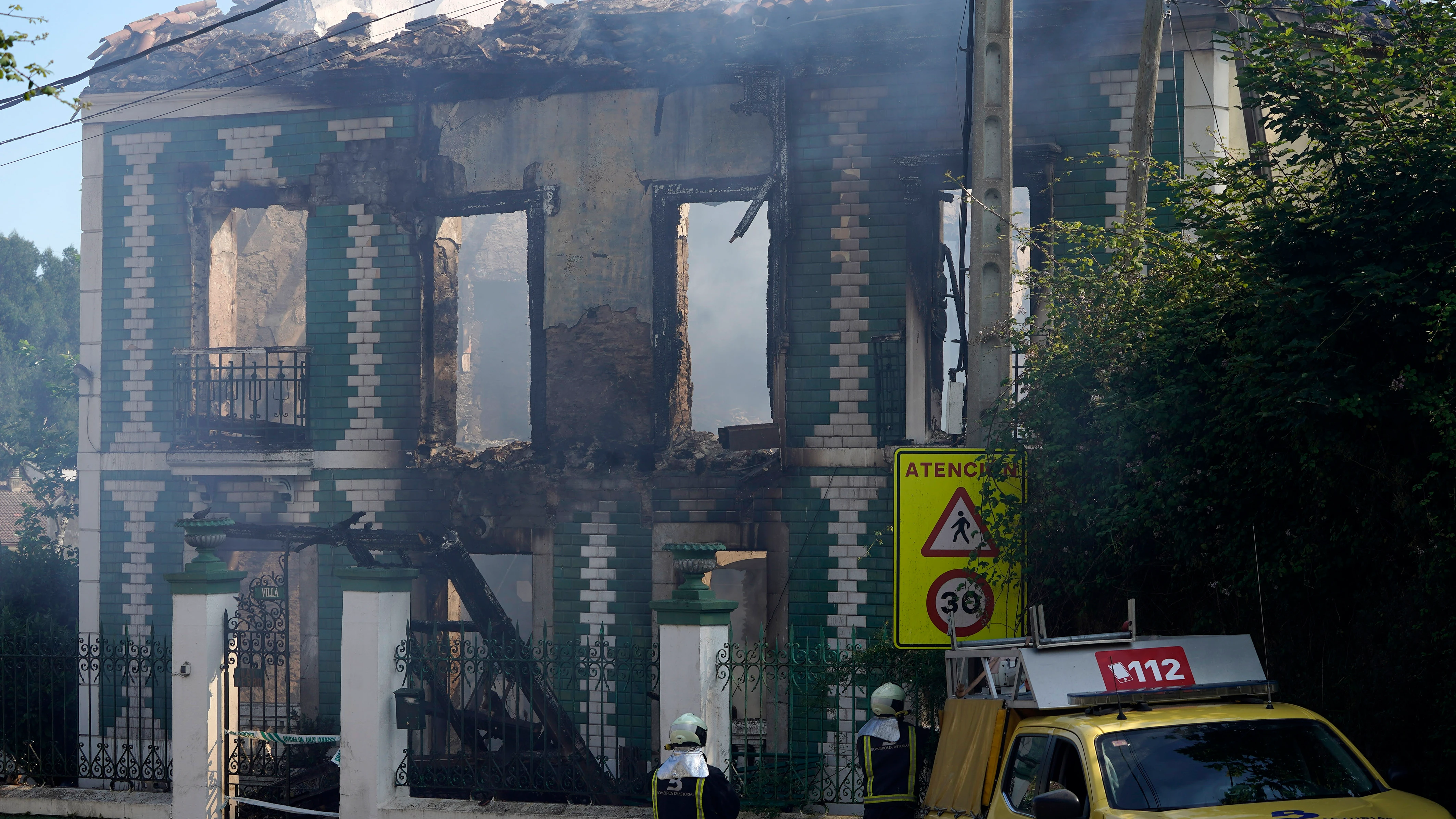 La vivienda de dos alturas ubicada en la localidad de Villademar quedó totalmente calcinada tras un incendio