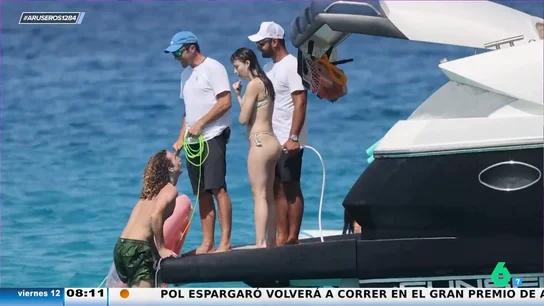 Úrsula Corberó disfruta de sus vacaciones en España junto a Chino Darín en un yate Úrsula Corberó disfruta de sus vacaciones en España junto a Chino Darín en un yate