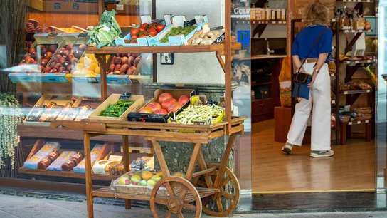 Tienda de frutas y verduras. Tienda de frutas y verduras.