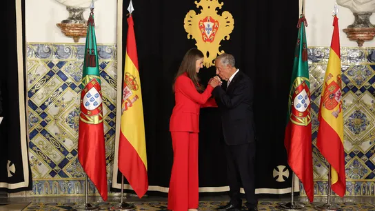 La princesa Leonor de Borbón y el presidente la República Portuguesa Marcelo Rebelo de Sousa, durante su encuentro de su primer viaje oficial al extranjero. La princesa Leonor de Borbón y el presidente la República Portuguesa Marcelo Rebelo de Sousa, durante su encuentro de su primer viaje oficial al extranjero.