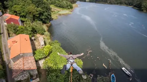 Puenting en la Ría de Muros Noia Puenting en la Ría de Muros Noia