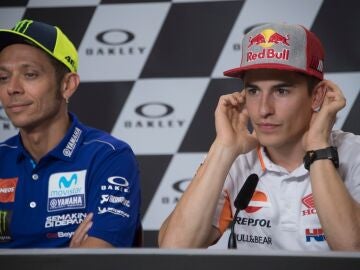 Marc M&aacute;rquez, con Valentino Rossi